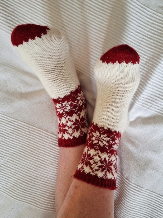 Ručně pletené ponožky se sněhovou vločkou